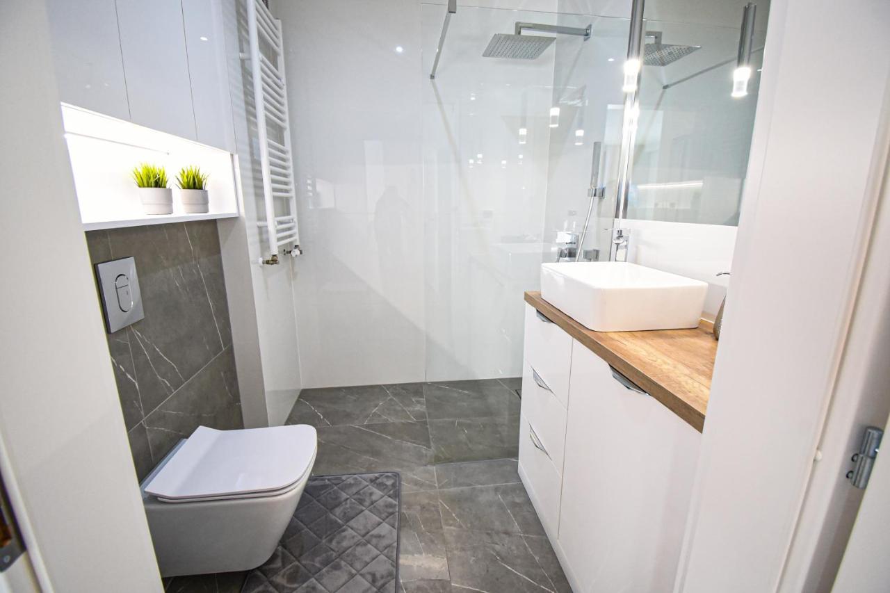 Apartament Villa Park Przy Plazy Z Widokiem Na Jezioro, Taras 50 M2 오스트로다 외부 사진