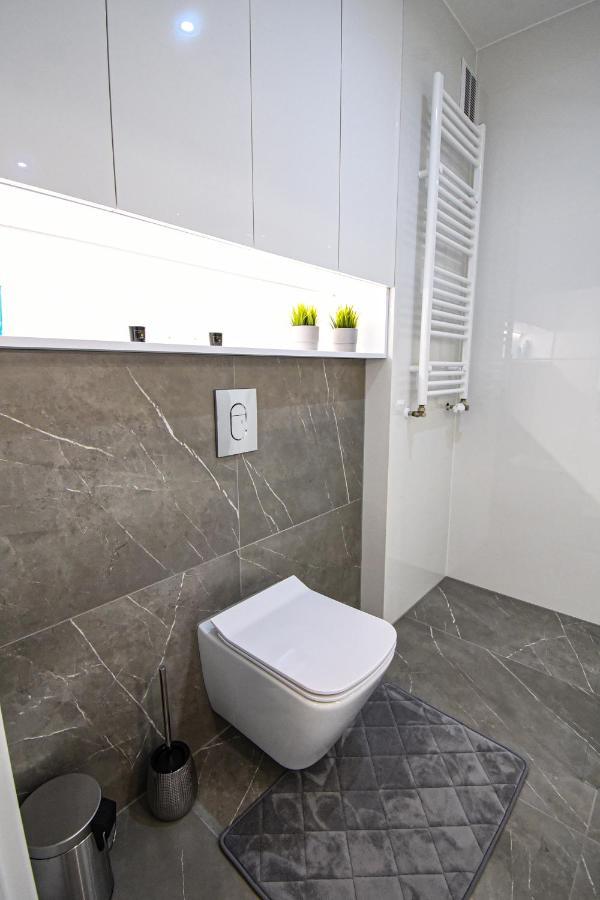 Apartament Villa Park Przy Plazy Z Widokiem Na Jezioro, Taras 50 M2 오스트로다 외부 사진